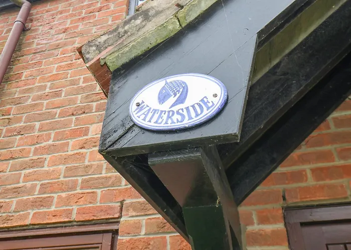 Waterside * וויטבי