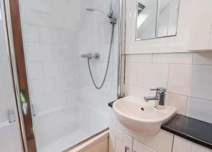 Waterside וויטבי